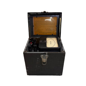 Vtg 1945 Associated Research Model 218 Vibrotest U.S. Navy Type 100 Megohms 600V